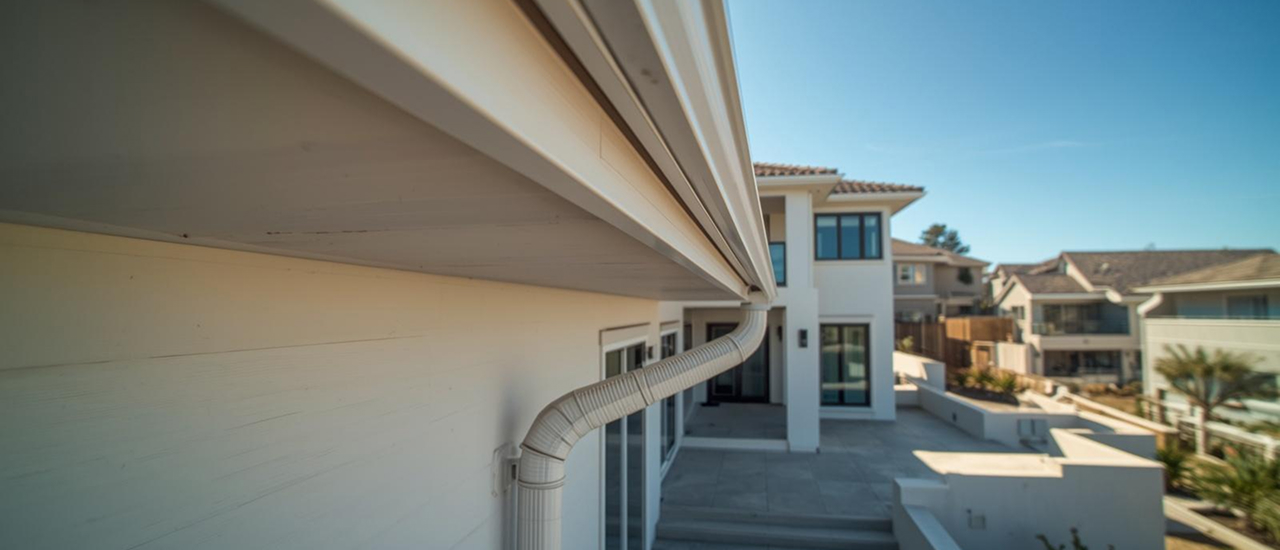 Precision gutter slope and alignment for efficient water flow